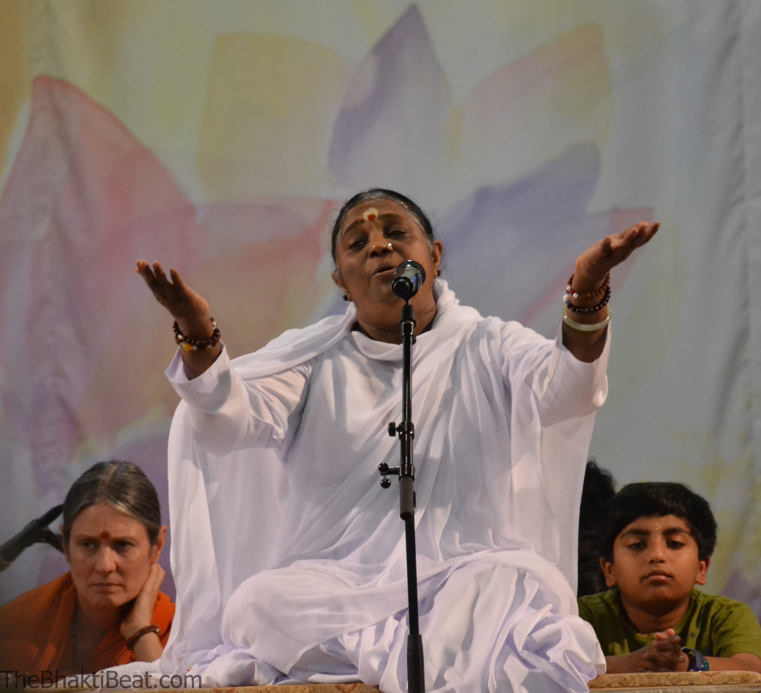 Amma giving Satsang, North American tour 2012, from